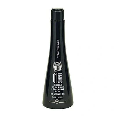 Afbeelding van I.s.b. Vachtshampoo 01 Black Passion 250 Ml Zwart Honden Shampoo Katten