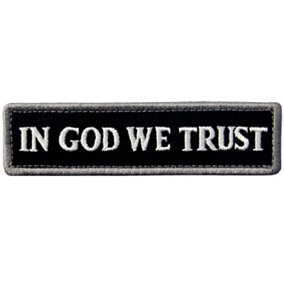 Afbeelding van Wij vertrouwen in God Tactische geborduurde patches met haak en lusbanden, wit zwart