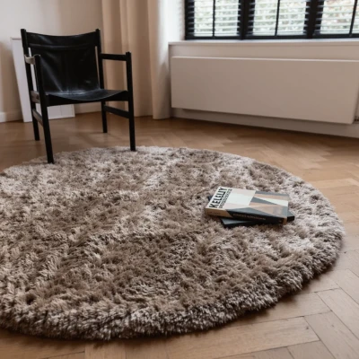 Afbeelding van Rond hoogpolig vloerkleed Fender taupe 200 Ø (L) Interieur05