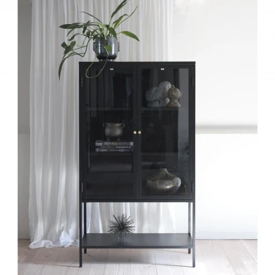 Afbeelding van Nordic Home Ragnar hoog staande vitrinekast 160 cm zwart Metaal