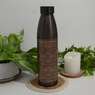 Afbeelding van Puur koperen waterfles antique met patroon gegraveerd ± 950 ml (zware uitvoering)