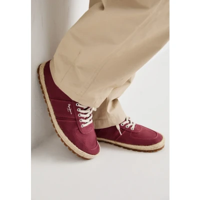 Afbeelding van Pepe Jeans Heren Drenan Sportieve Sneaker, Rood (Ruby Wine Red), 10 UK, Rode Ruby Wijn Rood, UK