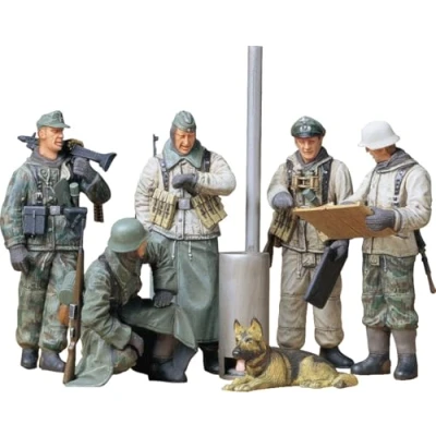Afbeelding van 1:35 Tamiya 35212 Fig Set German Soldiers Field Briefing / 5 Figures Plastic Modelbouwpakket